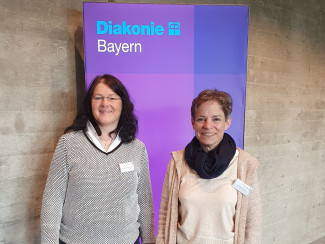 Gabriele Auernhammer (links), Pfarrerin Cornelia Meinhard (rechts) 